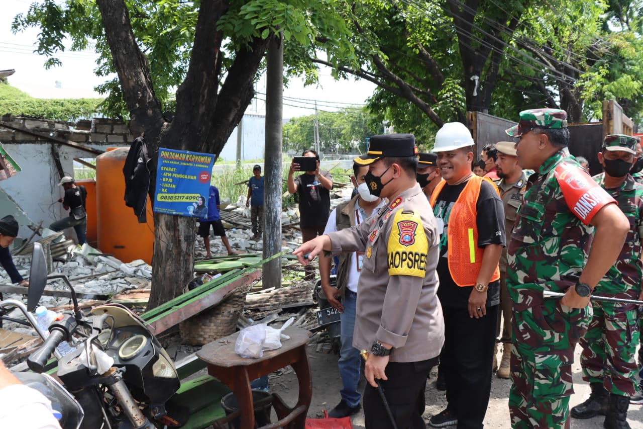 Pembongkaran Kios Pedagang Manyar Gresik Berlangsung Kondusif
