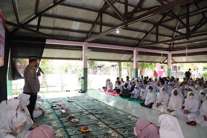 Kapolres bersama Siswa SLB Yayasan Kemala Bhayangkari 2 Gresik Gelar Maulid Nabi Muhammad SAW