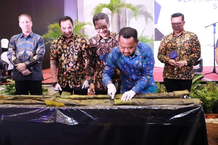 WOW! Rekor Muri Pepes Bandeng Gresik Sepanjang 1,4 Kilometer
