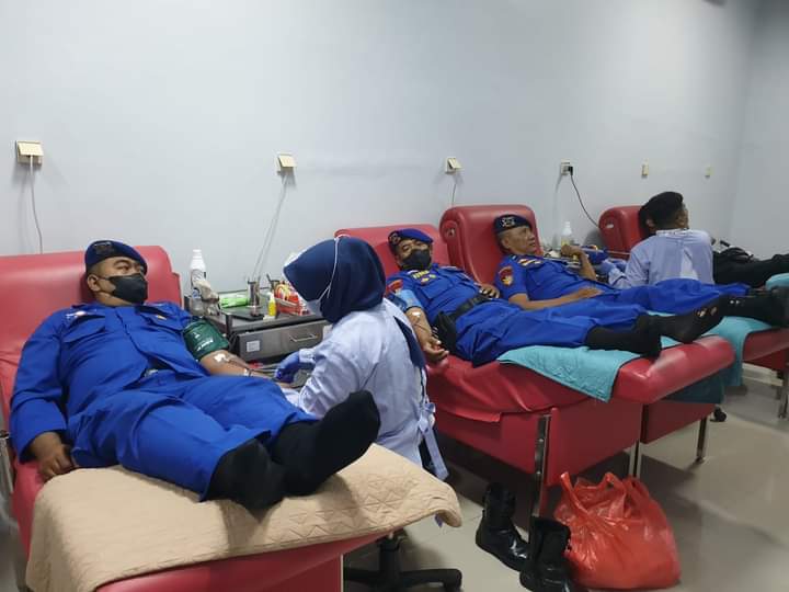 HUT Polairud ke 72, Satpolairud Gresik Gelar Donor Darah dan Anjangsana