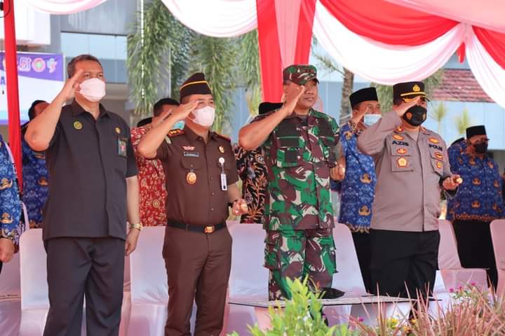 Kapolres Hadiri Upacara HUT ke-51 KORPRI di Halaman Kantor Bupati Gresik