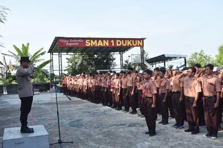 Terkait Gangster, Polisi Gresik Berikan Penyuluhan di SMAN 1 Dukun