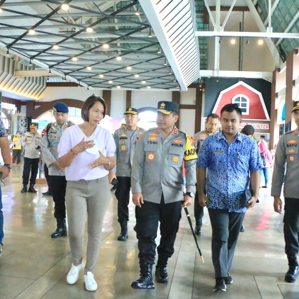 Pastikan Aman dan Lancar, Kapolda Jatim Tinjau Pos Pelayanan Ops Lilin Semeru 2022 dan Obyek Wisata