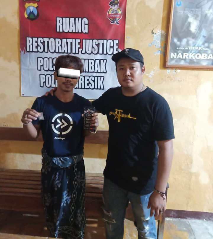 Dua Pemuda asal Bawean Gresik Diringkus saat Bawa Sabu di Warung Kopi