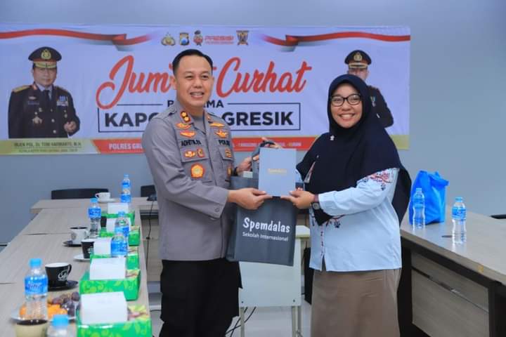 Serap Aspirasi, Kapolres Gresik Gelar Jumat Curhat Di SMP Muhamadiyah 12 Gresik