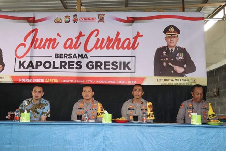 Gelar Jumat Curhat di Warung Kopi, Kapolres Gresik: Kami Butuh Saran Dari Masyarakat