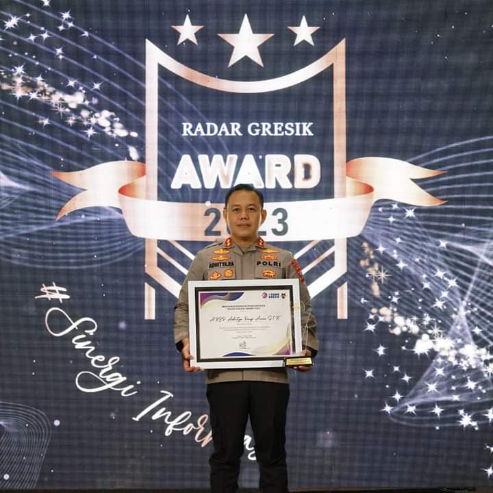 Jaga Kamtibmas, Kapolres Gresik Terima Penghargaan Radar Gresik Award 2023