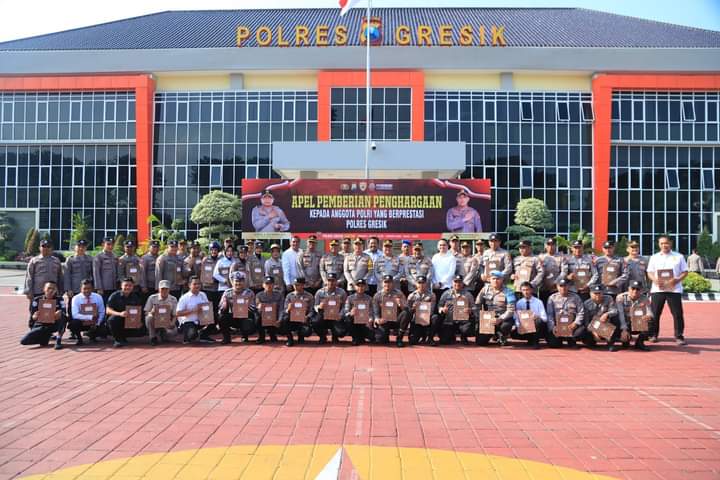 Kapolres AKBP Aditya Ganjar 38 Anggota Polres Gresik Berprestasi