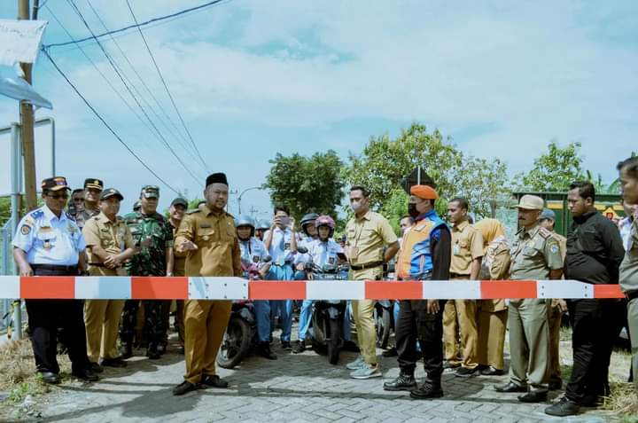 Cegah Kecelakaan, Pemkab Gresik Inisiatif Pasang Palang Pintu Kereta Api Di Sejumlah Titik
