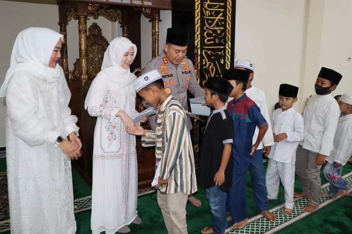 Polres Gresik Santuni Anak Yatim dalam Peringatan Nuzulul Quran 1444 H