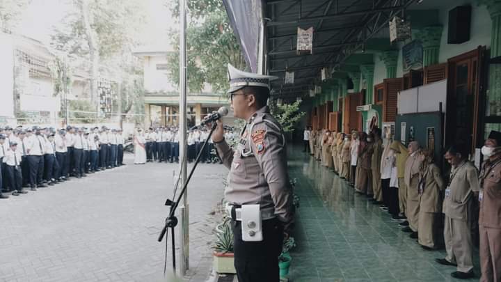 Satlantas Polres Gresik Sosialiasi Edukasi Etika Lantas Para Pelajar SMPN 2 Gresik