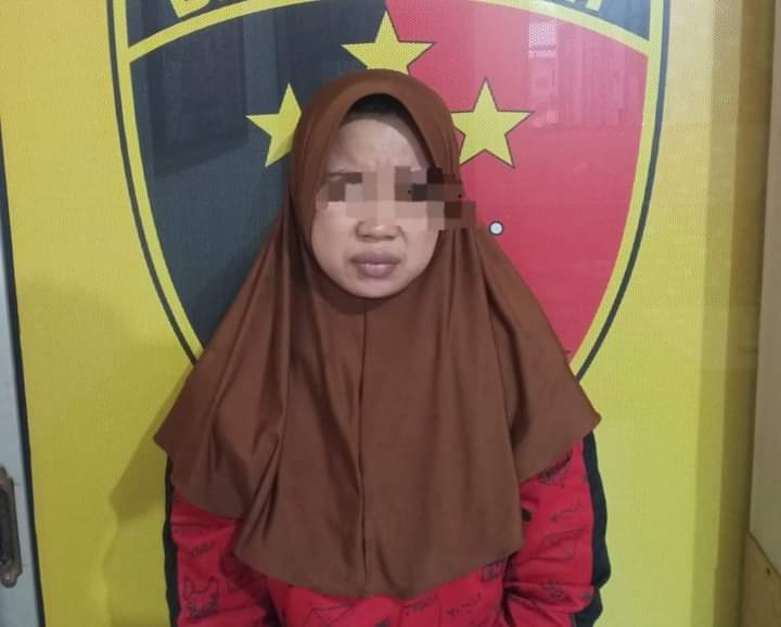 Emak-Emak Gasak Kalung Emas Milik Anak Kecil di Pasar Campurejo Gresik