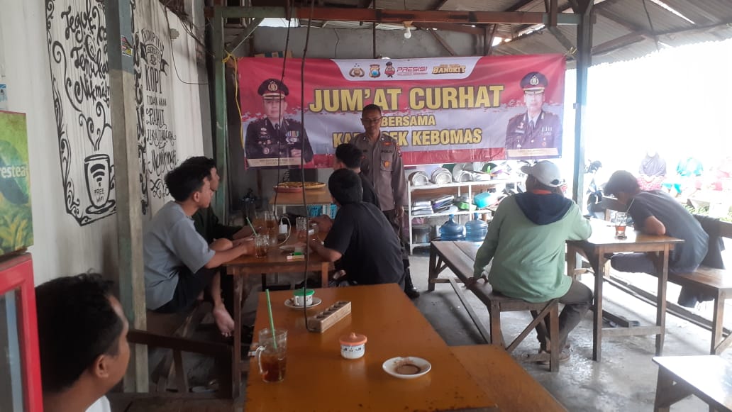 Polsek Kebomas Gresik Berikan Himbauan Kamtibmas ke Pemuda Desa dalam Jumat Curhat