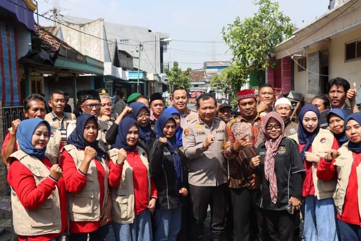 Jumat Curhat, Kapolda Jawa Timur Dengarkan Curhatan Warga Desa Sukorejo Gresik