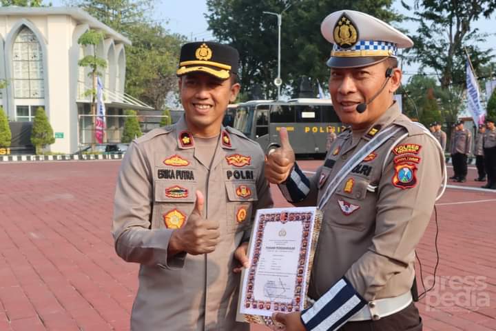 Polres Gresik Beri Penghargaan 43 Anggota Berprestasi