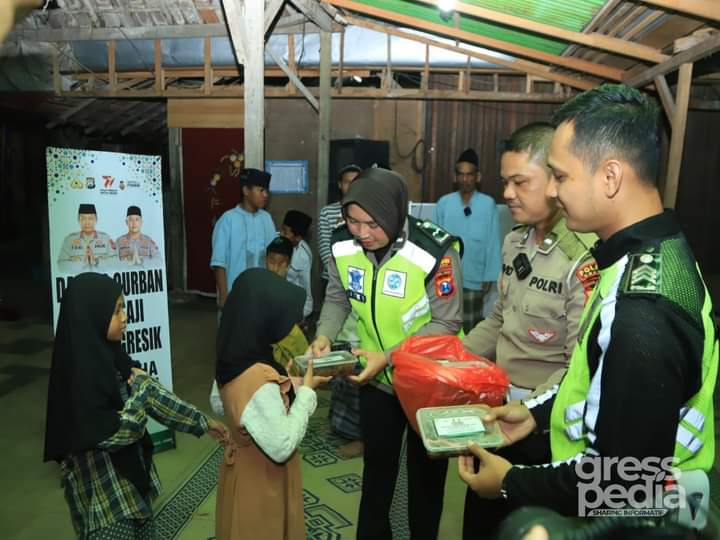Puluhan Polwan Polres Gresik Masak Daging Kurban Siap Saji Tuk dibagikan ke Ponpes