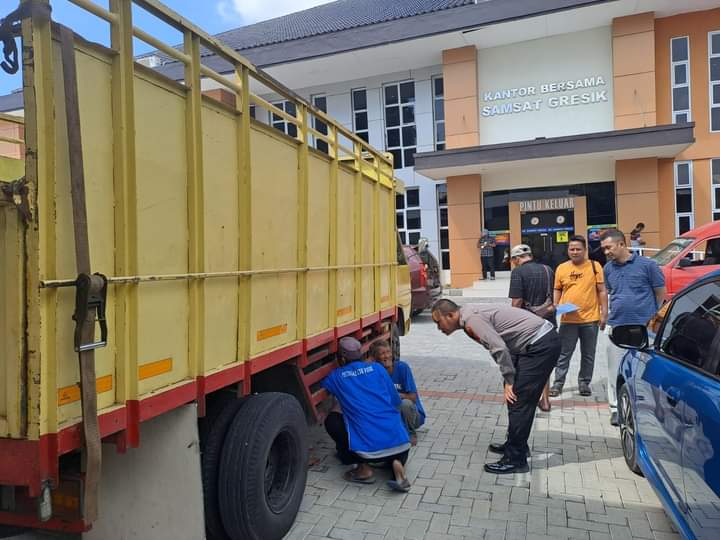 Satlantas Polres Gresik Beri Pelayanan Terbaik ke Masyarakat Wajib Pajak di Samsat