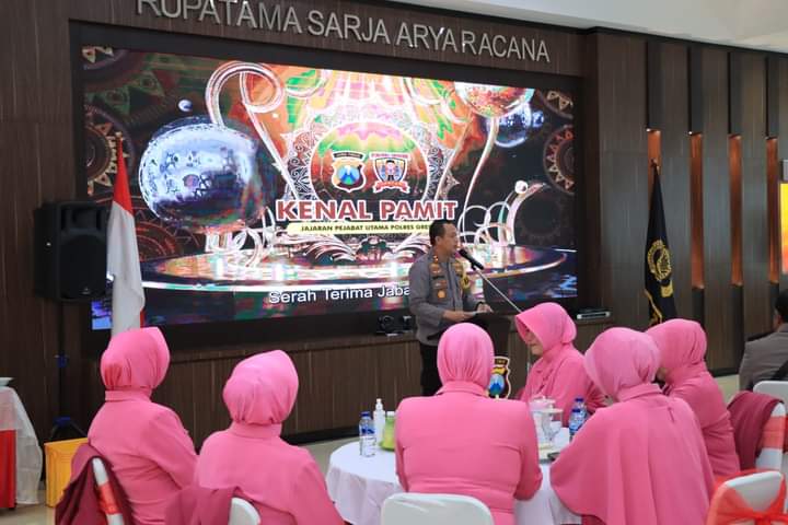 Kabag Dan Kapolsek Jajaran Polres Gresik Berganti, Kapolres Beri Pesan Begini