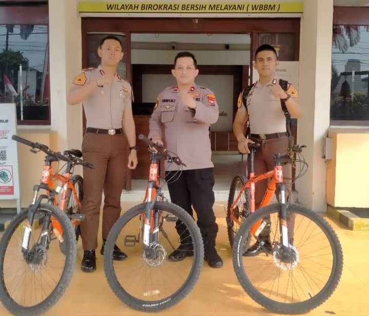 Kapolsek Driyorejo Gresik Ajak Taruna Akpol Patroli Bersepeda