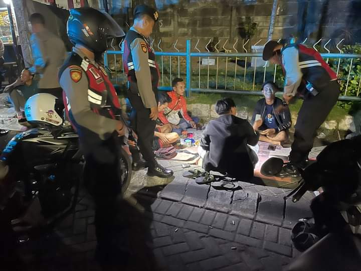Patroli Skala Besar Polres Gresik di Malam Satu Suro