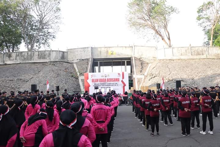 Polres Gresik Gelar Olahraga Bersama Peringati Hari Jadi Polwan RI ke-75