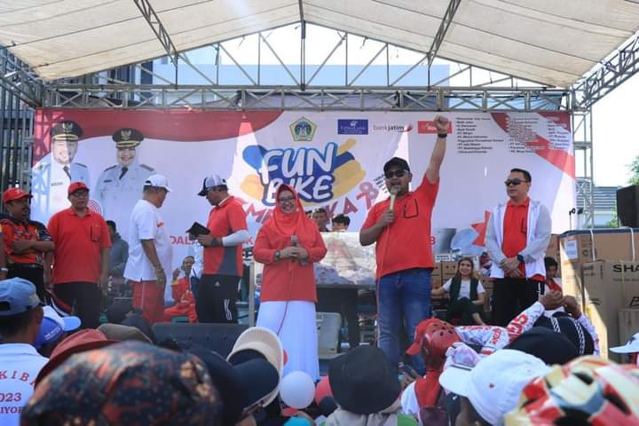 Meriahkan HUT RI ke 78, Forkopimda Gresik Gowes Bareng Ribuan Warga Driyorejo