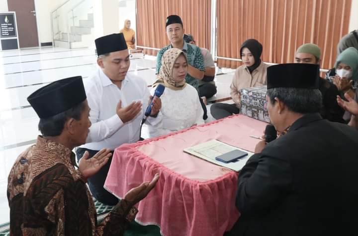 Polres Gresik Fasilitasi Sejoli Pembuang Bayi Menikah di Masjid Al Aziz
