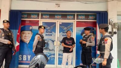 Mesin Politik Warming Up, Polisi di Gresik Patroli Sambang Sekretariat Parpol