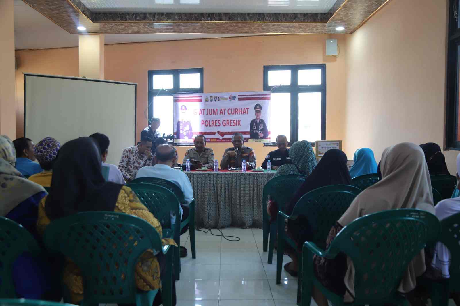 Jumat Curhat, Polres Gresik dengar Langsung Keluhan Warga Telogopojok