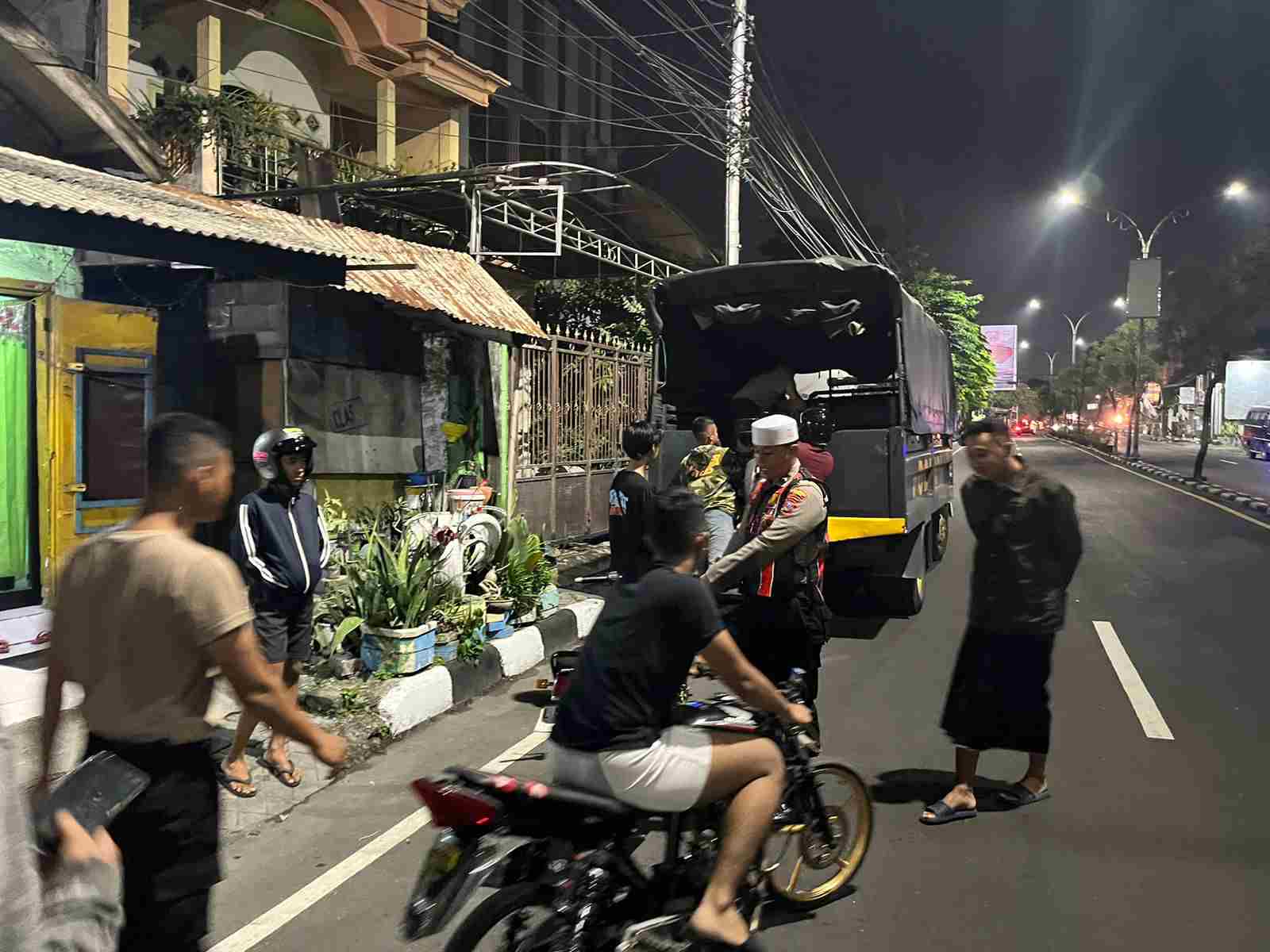 Patroli Sahur On The Road Polres Gresik, Gagalkan Aksi Balap Liar di Jalan Kartini