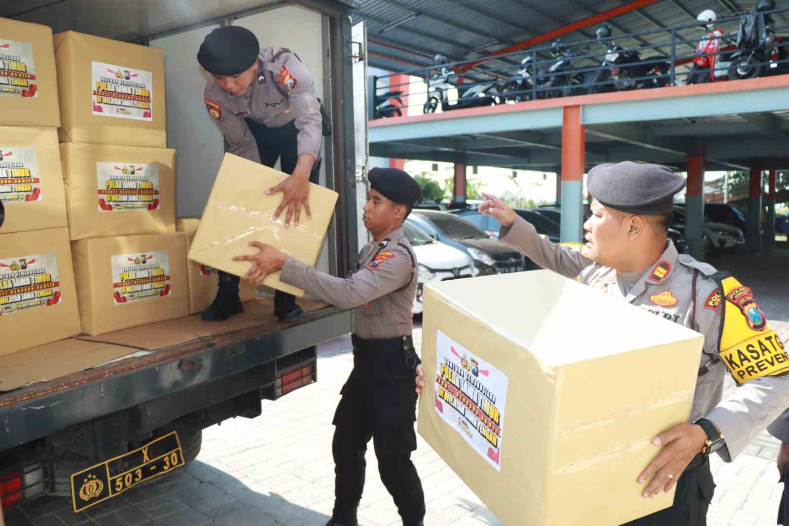 Polres Gresik Salurkan Bantuan Bencana Banjir di Jawa Tengah