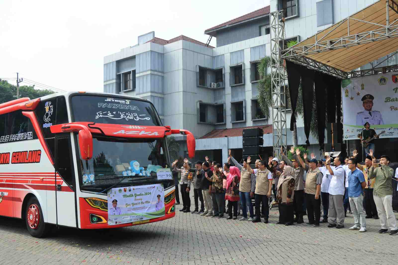 Mudik Gratis 2024, Forkopimda Gresik Berangkatkan Ribuan Pemudik dengan Kawalan Polisi