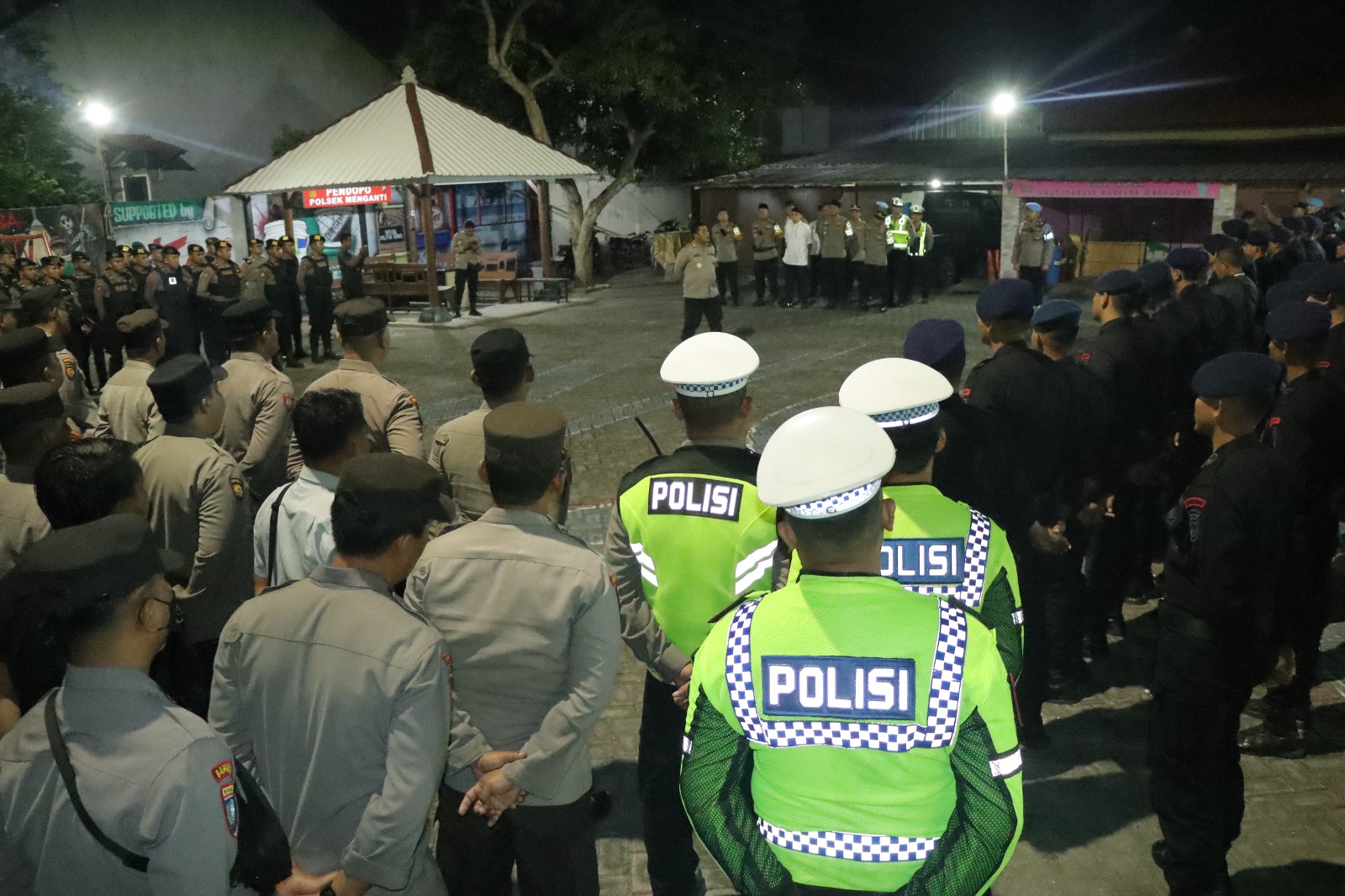 Polres Gresik Gelar Pengamanan Haul Mbah Zainal Abidin di Menganti Gresik
