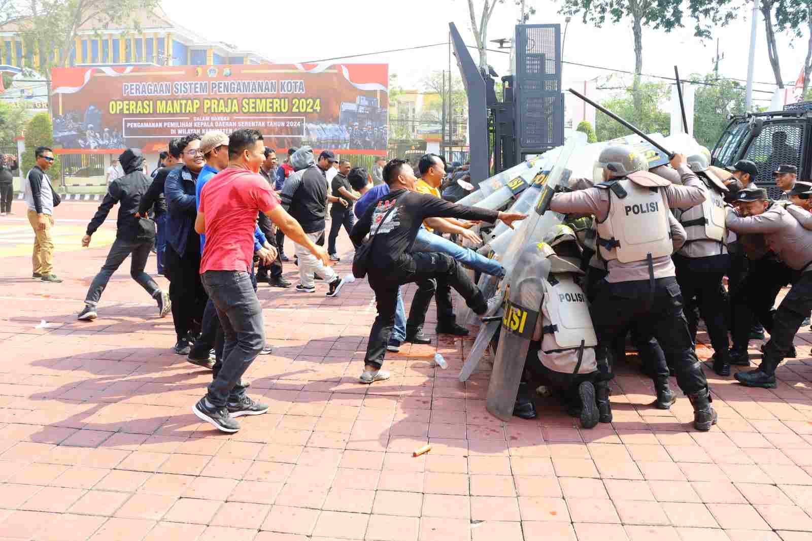 Jelang Pilkada Serentak, Polres Gresik Gelar Simulasi Sistem Pengamanan Kota