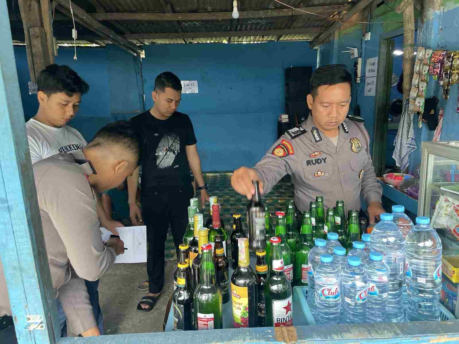 Berantas Peredaran Miras, Sejumlah Pelaku Diamankan Polres Gresik