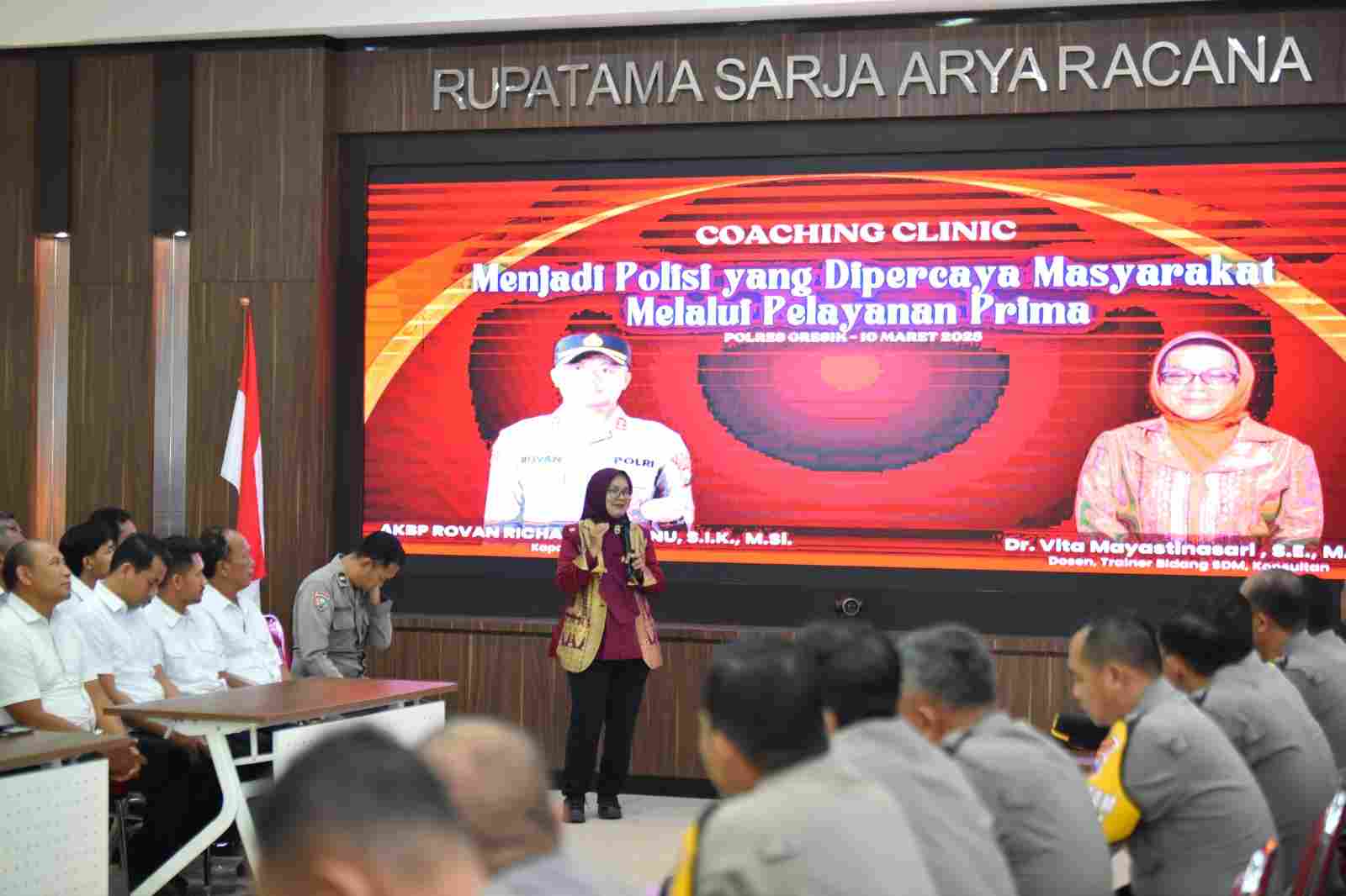 Polres Gresik Gelar Coaching Clinic, Menjadi Polisi yang Dipercaya Masyarakat Melalui Pelayanan Prima