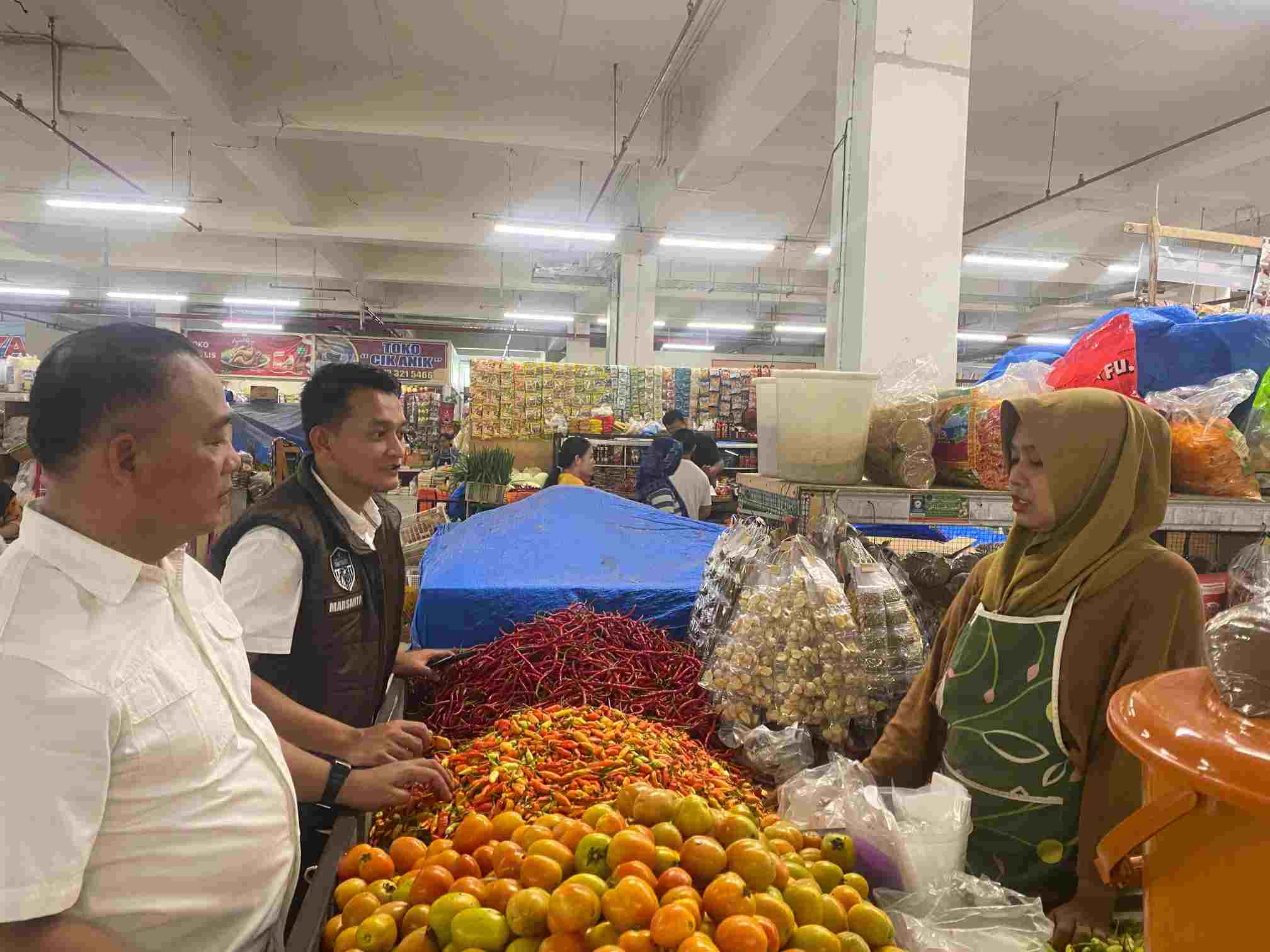 Satgas Pangan Polres Ngawi Sidak Pasar Pantau Harga dan Stok Bapokting Jelang Lebaran