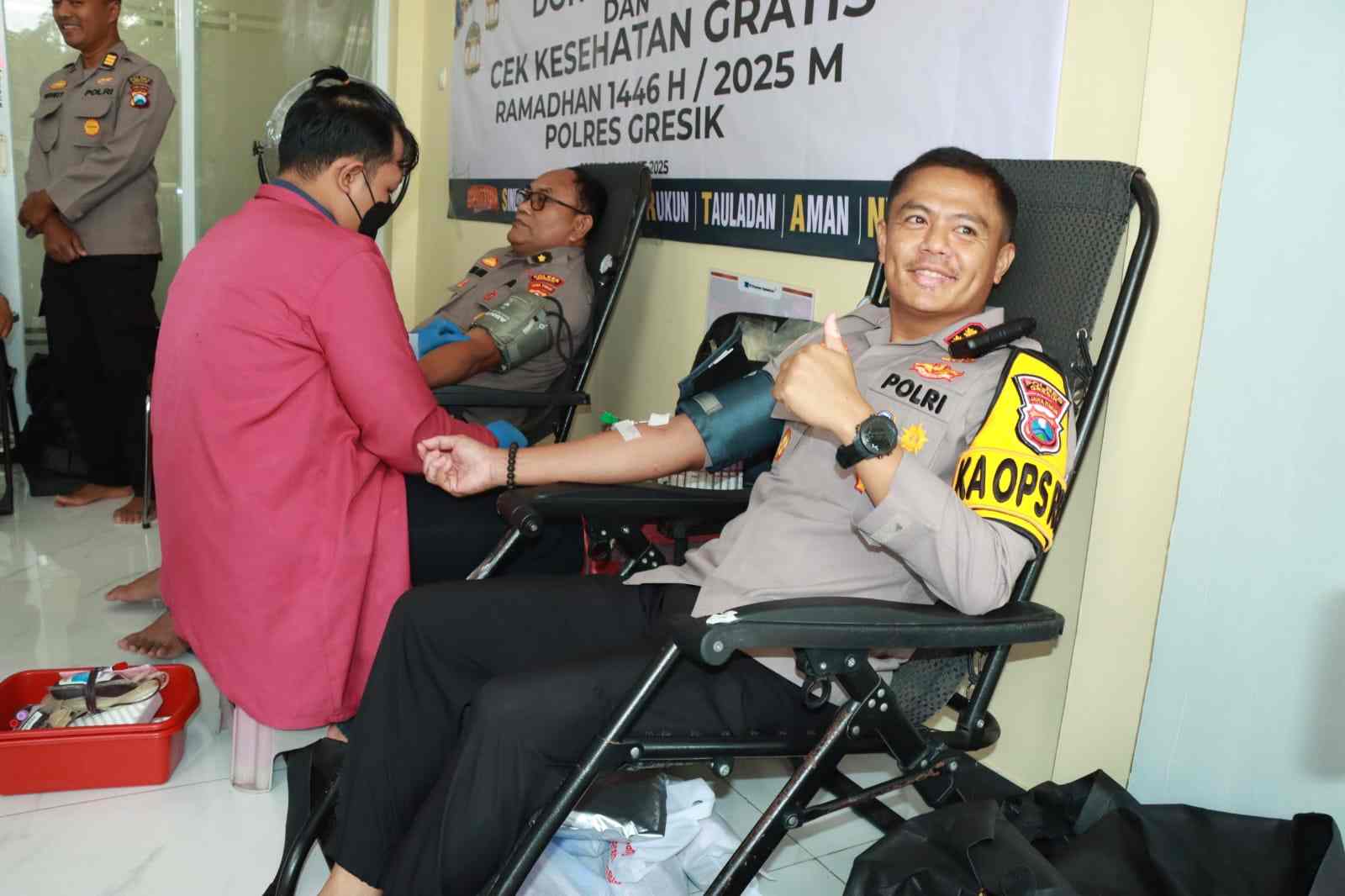 Peduli dan Berbagi di Bulan Suci, Polres Gresik Gelar Donor Darah serta Cek Kesehatan Gratis