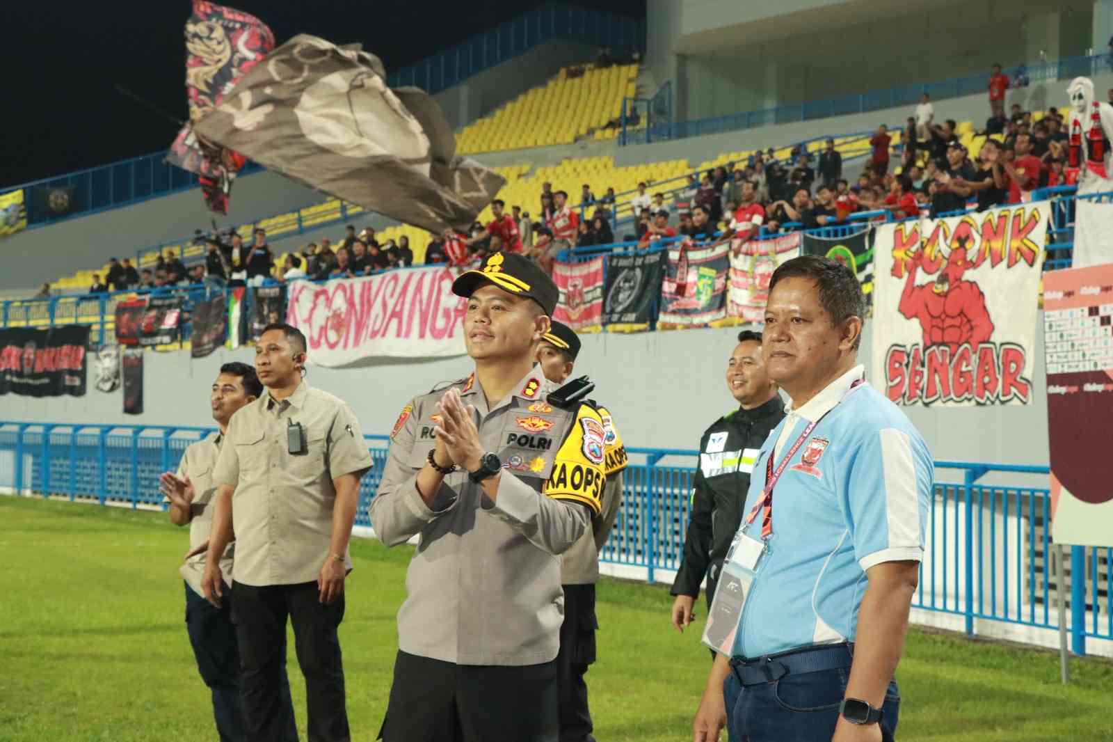 AFC Challenge League di Stadion Gejos Gresik Berjalan Lancar, Teriakan Terimakasih Bapak Polisi Menggema
