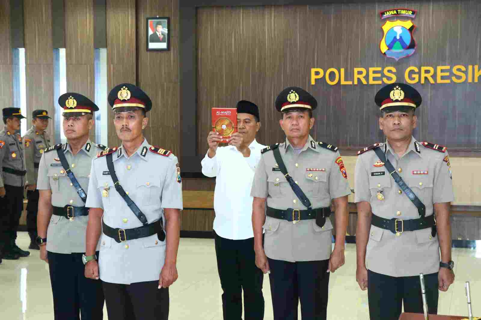 Kapolsek Dukun dan Kedamean Gresik Berganti