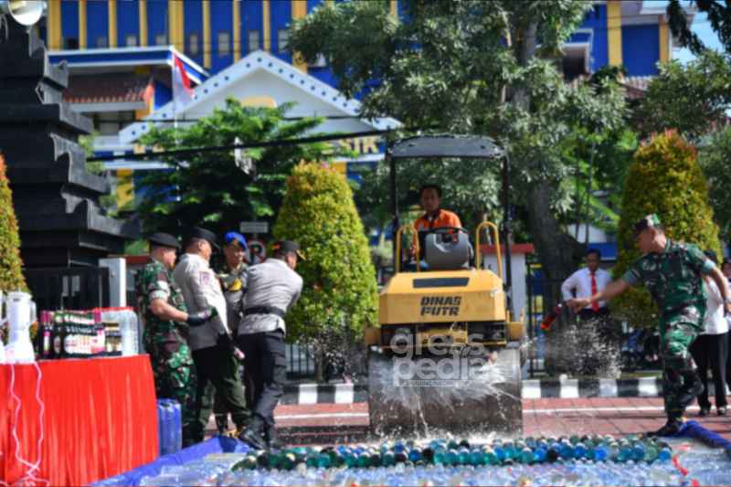 Polres Gresik Berhasil Ungkap 121 Kasus dan 146 Tersangka dari Ops Pekat Semeru 2025 1