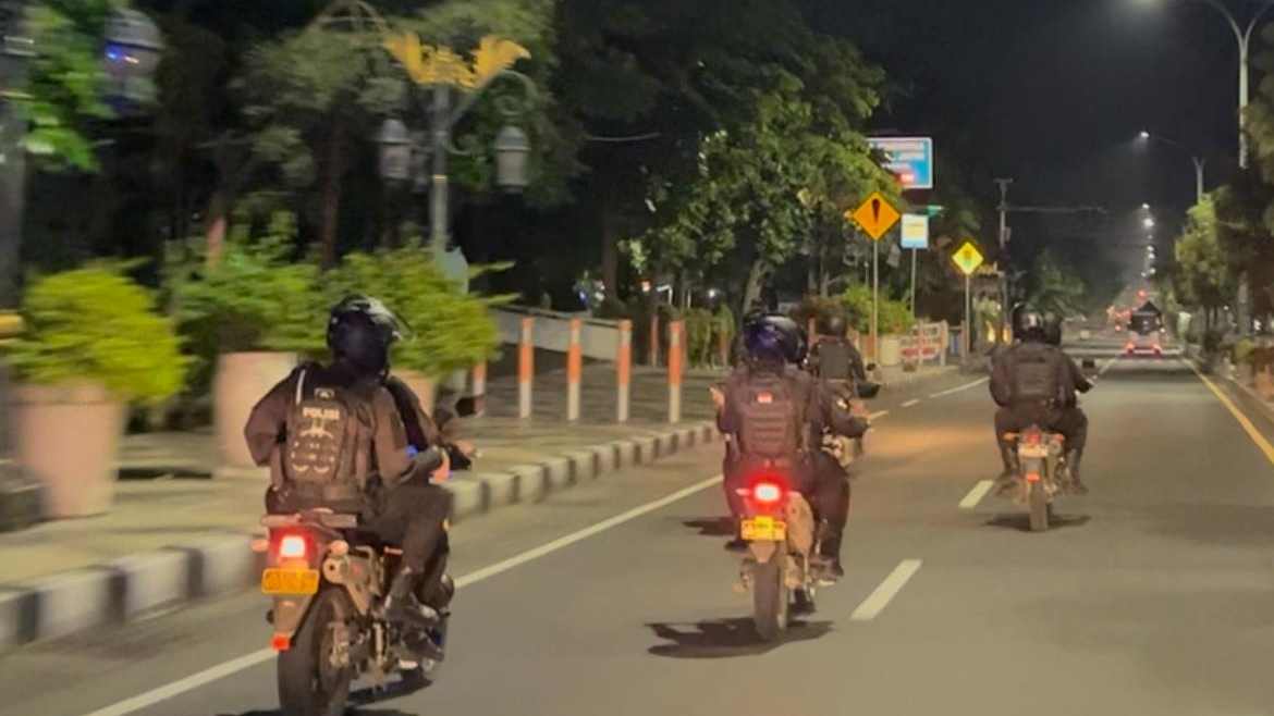 Tim Raimas Kalamunyeng Polres Gresik Penjaga Kondusivitas Gresik: Razia Miras, Gangster Hingga Gagalkan Aksi Curanmor