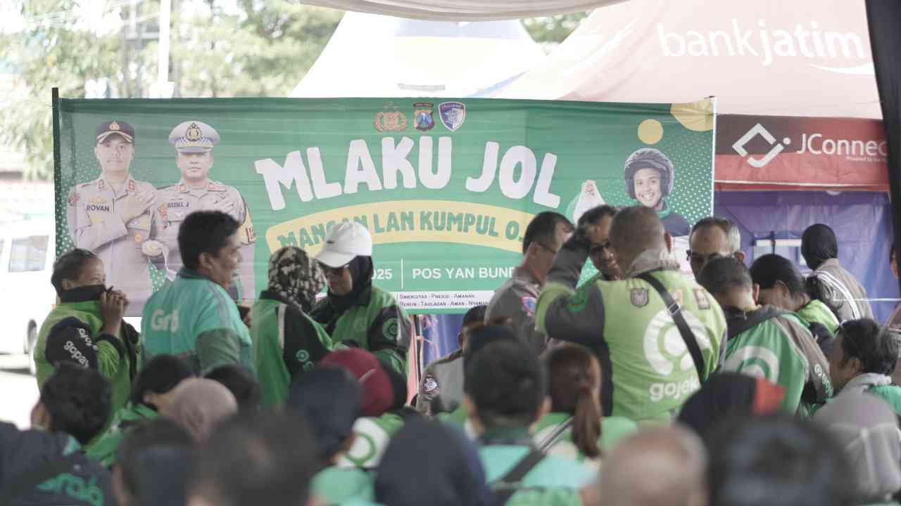 Satlantas Polres Gresik Gelar “MLAKU JOL” Edukasi Ratusan Ojol dalam Keselematan Berkendara