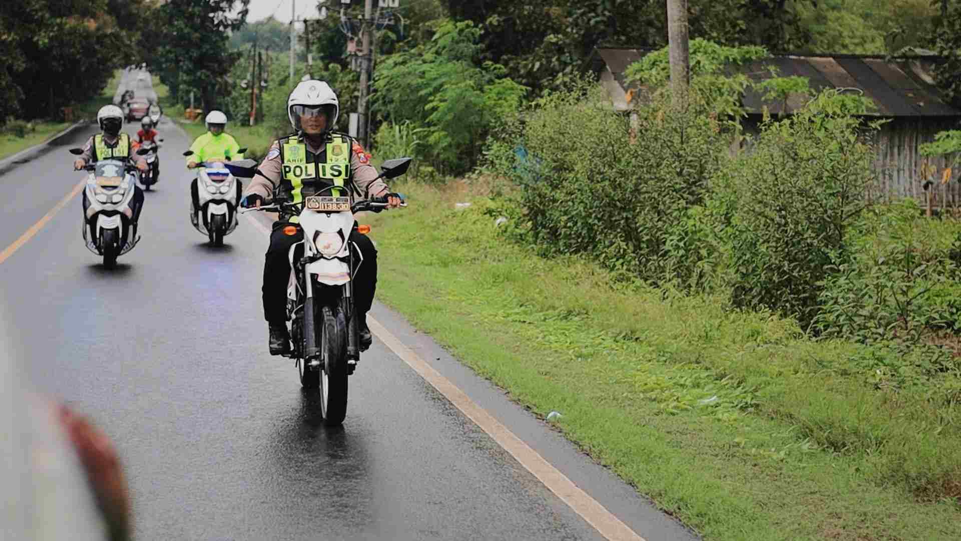 Satlantas Polres Gresik Patroli Jalur Blackspot dan Troublespot Pastikan Pengendara Aman dan Nyaman