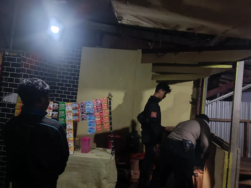 Respon Cepat Aduan Warga, Polres Gresik Grebek Warung Jual Miras di Kebomas