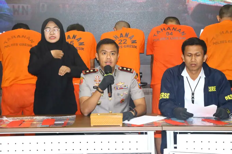 Lima Tersangka Pencurian Modus Ganjal ATM Beraksi di 48 TKP, Polres Gresik Beri Tindakan Tegas Terukur