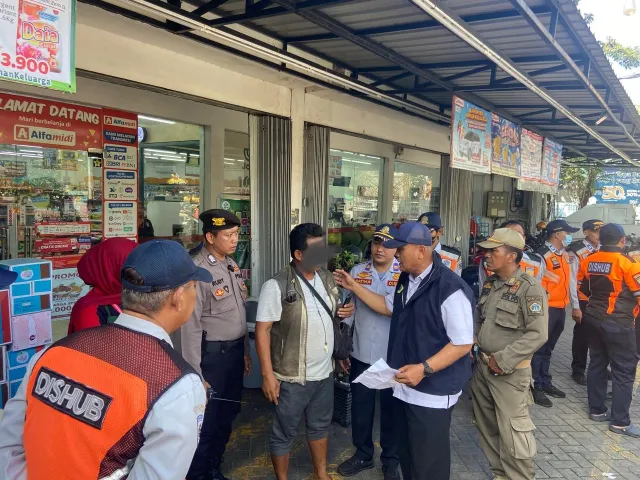 Polres Gresik Tertibkan Parkir Liar, Sejumlah Jukir Tak Terdaftar Ditemukan