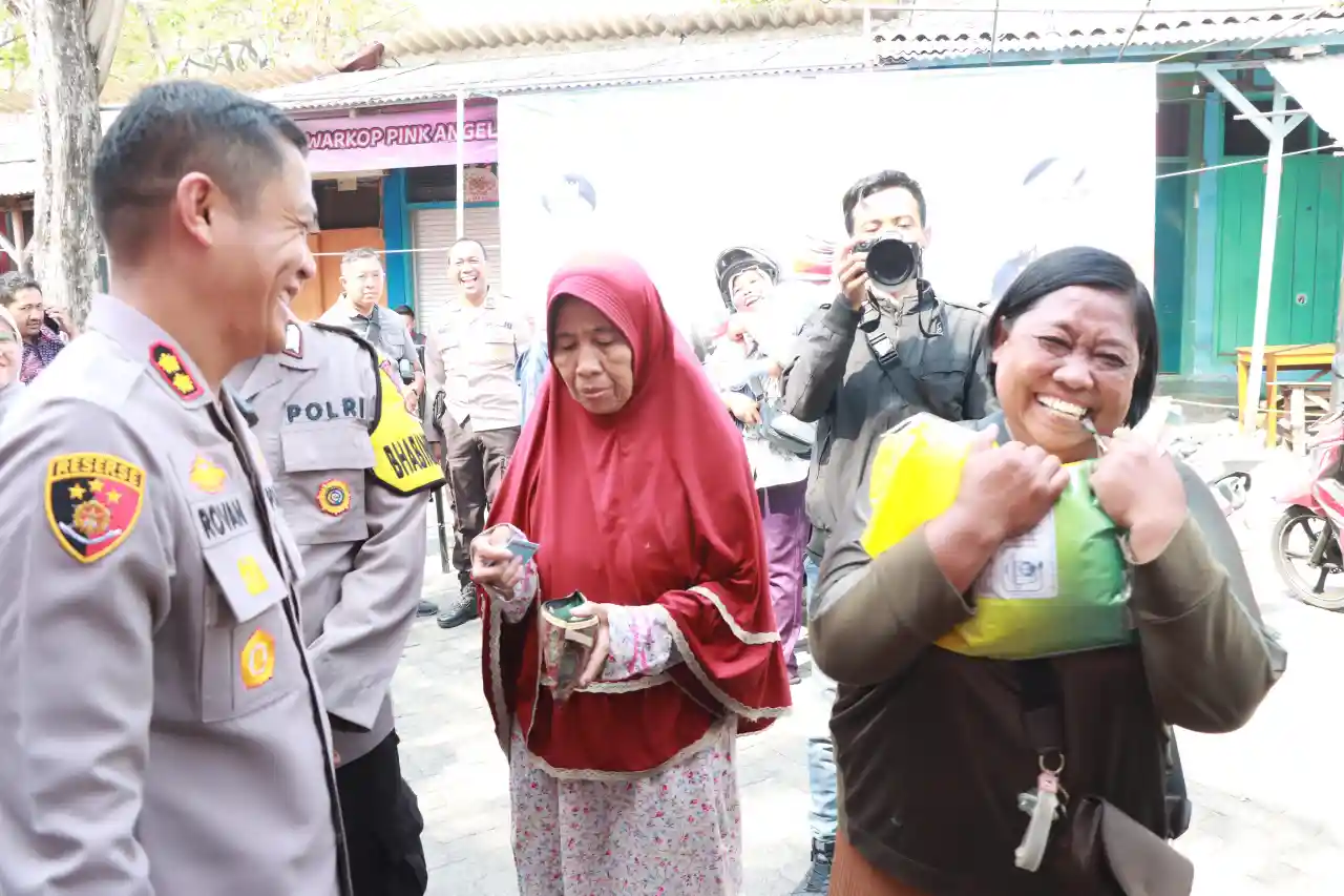 Sinergi Polres Gresik dan Bulog Hadirkan Gerakan Pangan Murah, Tekan Harga Beras Jelang HUT RI ke-80