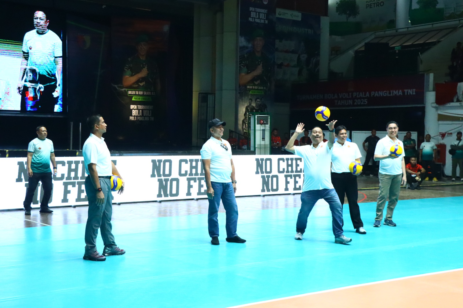 Kapolres Gresik Hadiri Open Tournament Bola Voli Piala Panglima TNI HUT Ke-80 TNI