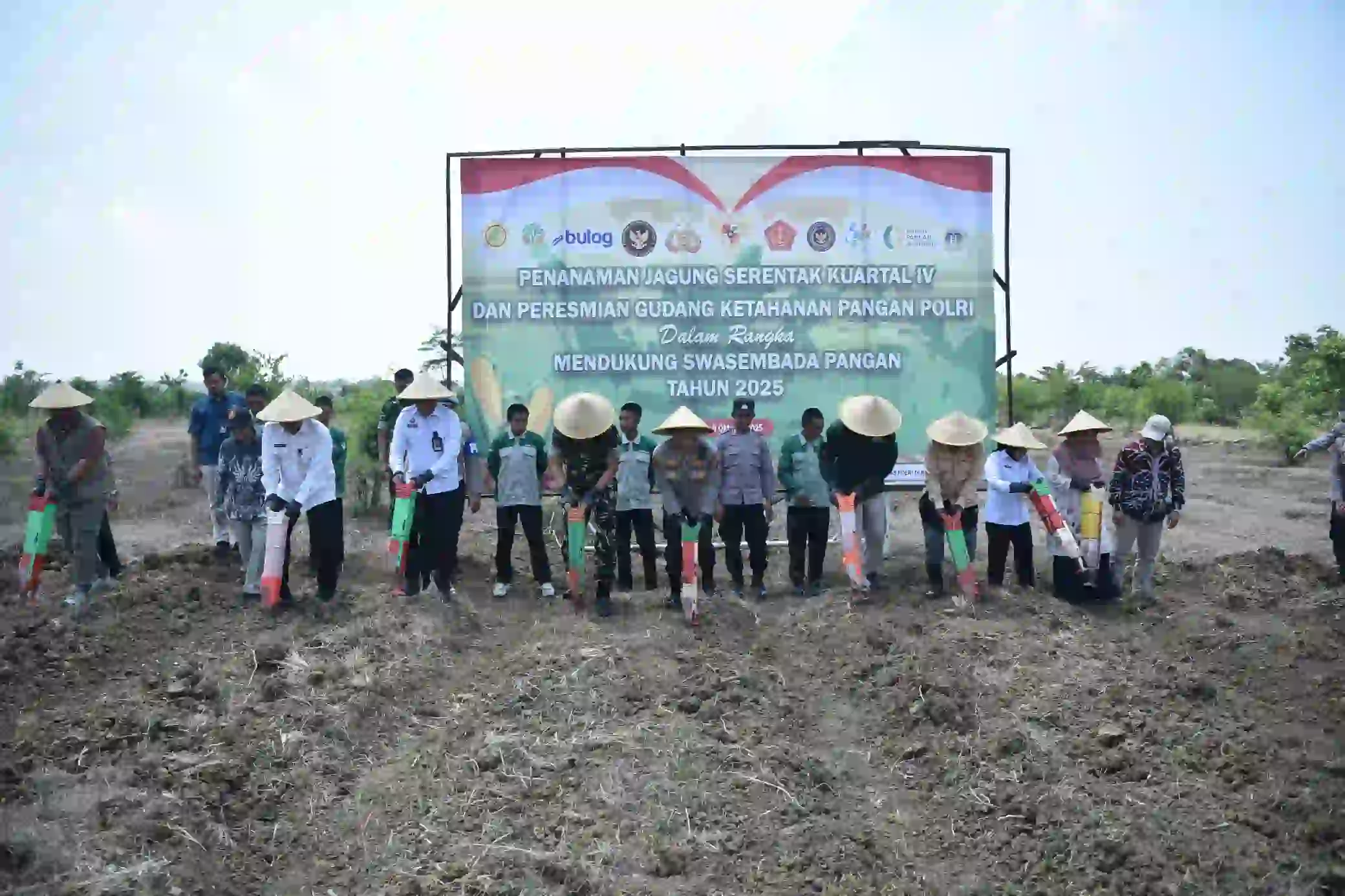 Dukung Swasembada Pangan Nasional, Polres Gresik Tanam Jagung Serentak dan Luncurkan Gudang Ketahanan Pangan